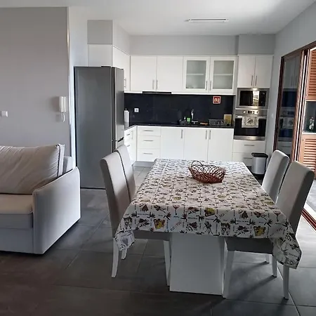 Villa O Pomar - A Quiet Sunny Place With Amazing Sea Views