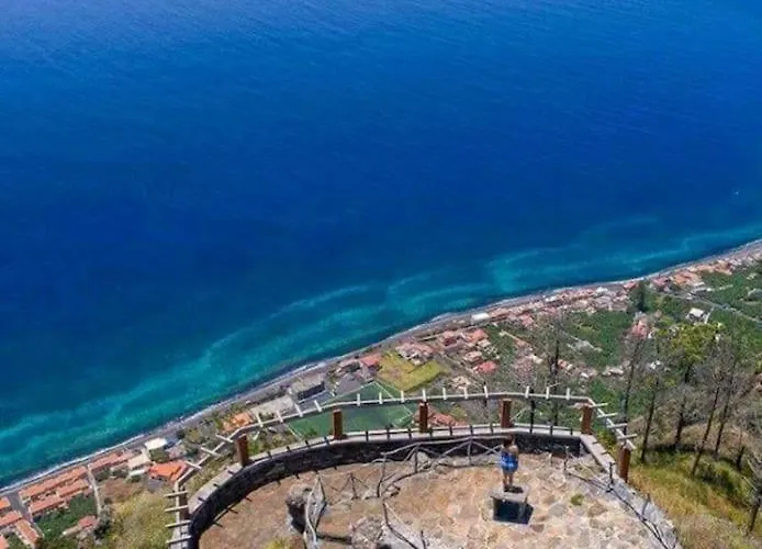 Villa O Pomar - A Quiet Sunny Place With Amazing Sea Views